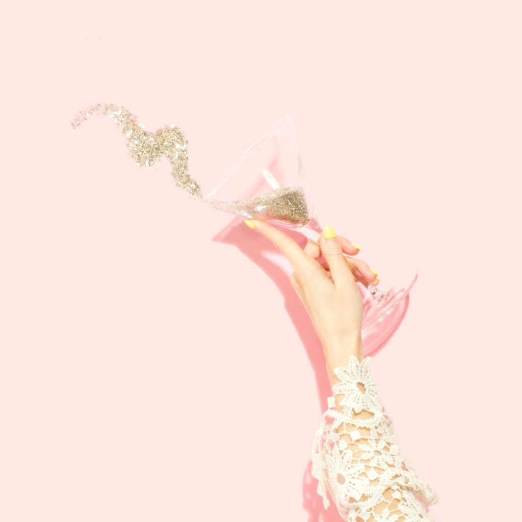 amy-shamblen-lJt-3NUFng4-unsplash holiday marketing for salons